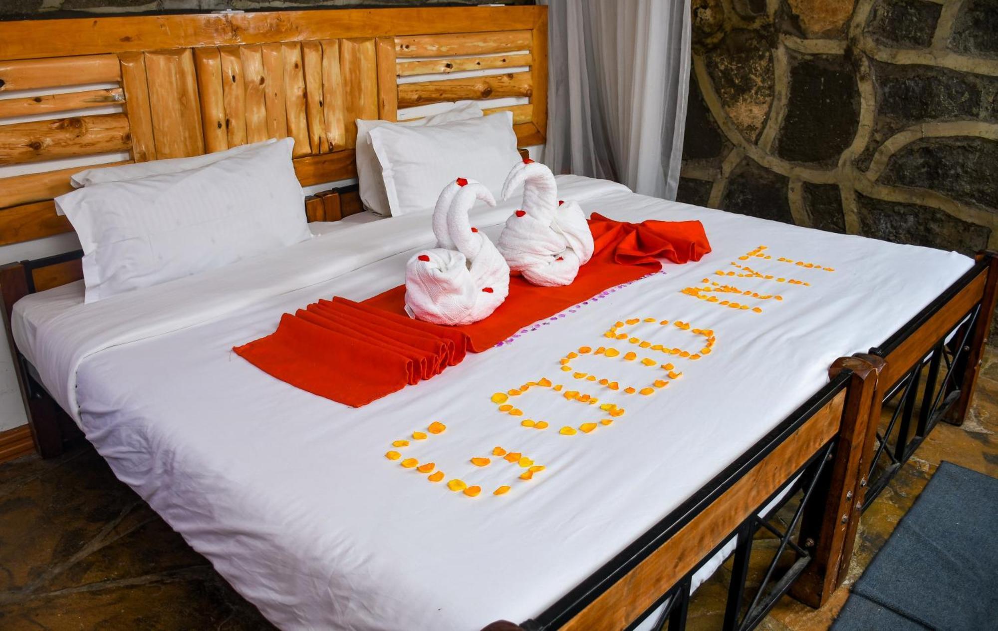 Dovenest Lodge Найваша Екстериор снимка